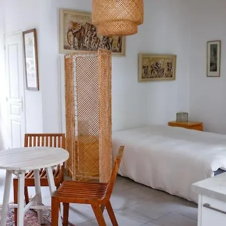 Lägenhet Studio Les Pieds Dans L'eau Et Immense Jardin